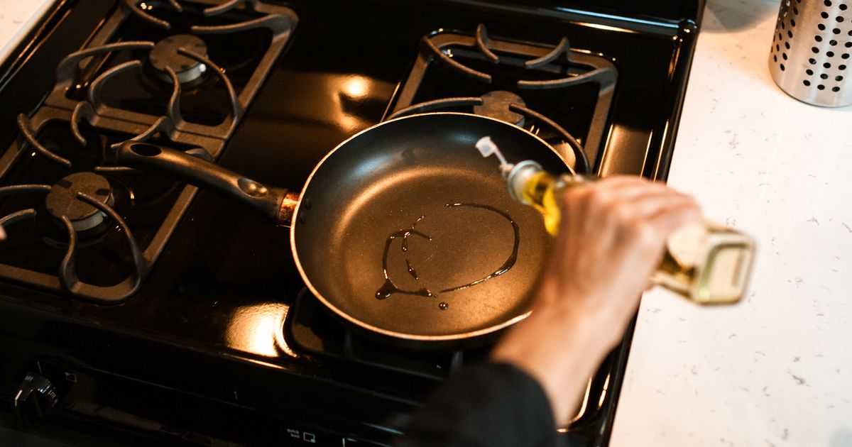 Best Way to Remove Grease from Stovetop (Safe & Fast)